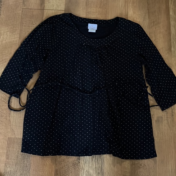 Bundle of Maternity Shirts Size Large - Picture 2 of 5